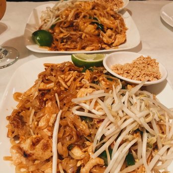 SriPraPhai Thai Restaurant - Chicken pad thai - Thai Near Me - Williston Park, New York SriPraPhai Thai Restaurant - Chicken pad thai - Thai Near Me - Williston Park, New York