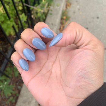 Queen Nails - Color is nice but polish is thick..nails not same shape..not same shape i came in with stiletto and left almond shaped - Nail Salons Near Me - Chicago, Illinois