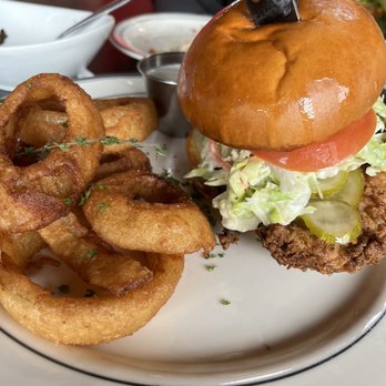 Timber's Roadhouse - Fried chicken sandwich - Barbeque Near Me - Goleta, California