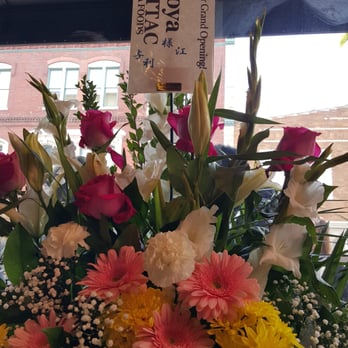 Ramen Tatsunoya - Grand Opening Celebratory Flower Arrangement. #Pasadena #JapaneseFood #Ramen #Pretty - Ramen Near Me - Pasadena, California