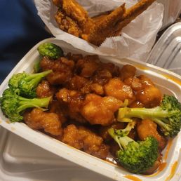 General Tao chicken and fried wings.  I also had 2 shrimp. They were delicious