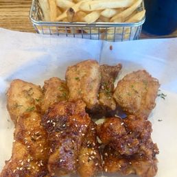 Reg Half Soy Garlic & Half Hot Wings (10 pcs) Reg Half Soy Garlic & Half Hot Wings (10 pcs)