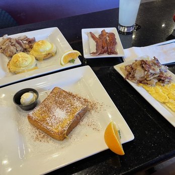 Keke's Breakfast Cafe - Eggs Benedict and French toast - American Near Me - Tampa, Florida