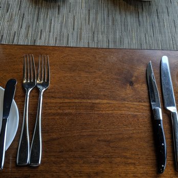 Canoe - Table setting - Canadian (New) Near Me - Toronto, Ontario
