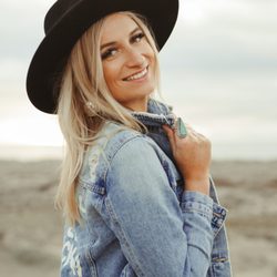County Line ByKylee