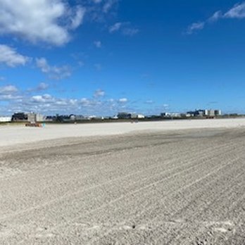 Bristol Plaza Motor - Looking back at hotels a little bit of a 1/4 mile walk across the beach - Hotels Near Me - Wildwood, New Jersey Bristol Plaza Motor - Looking back at hotels a little bit of a 1/4 mile walk across the beach - Hotels Near Me - Wildwood, New Jersey