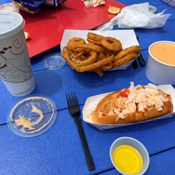 Captain Scott's Lobster Dock - Seafood Near Me - New London, Connecticut