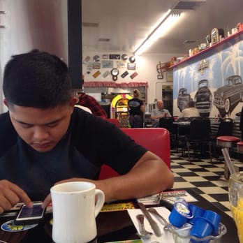 Katz N' Jammers Cafe - You're taken back to the 50s-60s era . Bring a side of good company to enjoy it - Diners Near Me - Lancaster, California