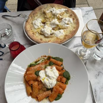 De Italiaan - Rigatoni with red sauce and antichoke , onion and cheese pizza. - Italian Near Me - Amsterdam, New Hampshire De Italiaan - Rigatoni with red sauce and antichoke , onion and cheese pizza. - Italian Near Me - Amsterdam, New Hampshire
