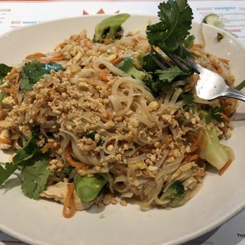 Salad King Restaurant - Chicken phad Thai - Thai Near Me - Toronto, Ontario Salad King Restaurant - Chicken phad Thai - Thai Near Me - Toronto, Ontario