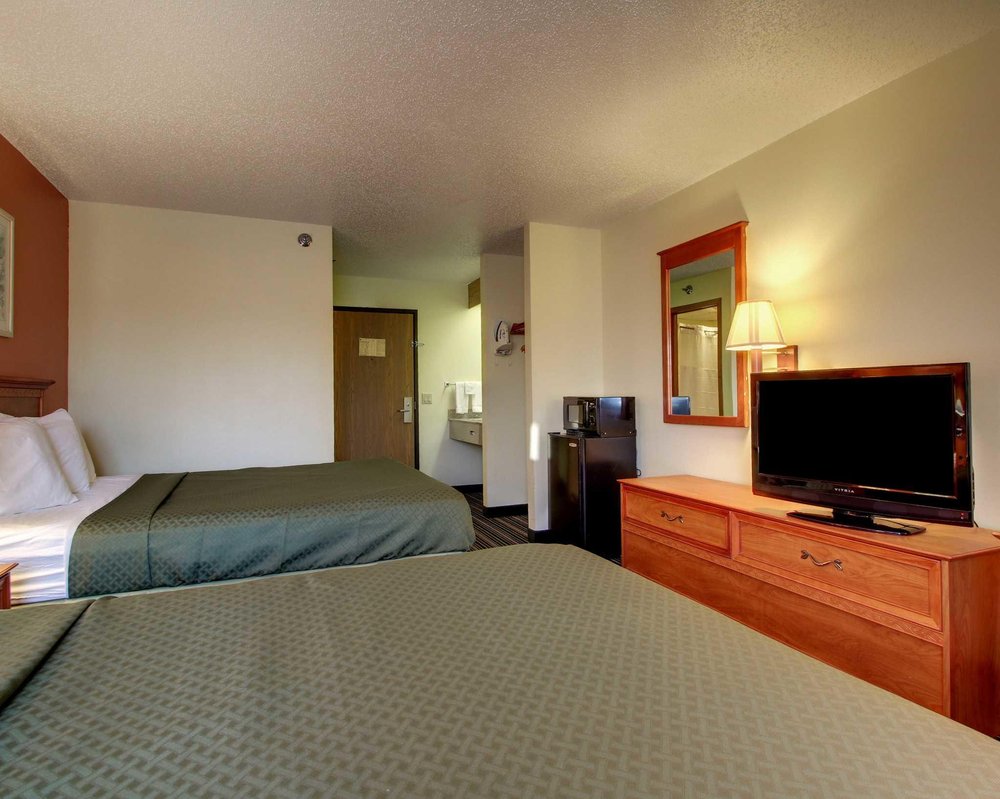 QUALITY INN INDIANOLA Updated June 2024 16 Photos 1701 N