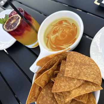 La Condesa Eatery - Passion fruit drink & chips and salsa - Salad Near Me - Reno, Nevada