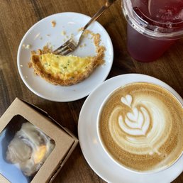 Latte, iced tea, quiche and cinnamon roll Latte, iced tea, quiche and cinnamon roll