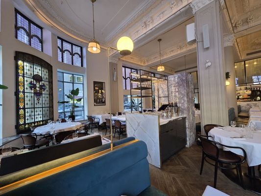 Henri Brasserie Française + Lounge by null