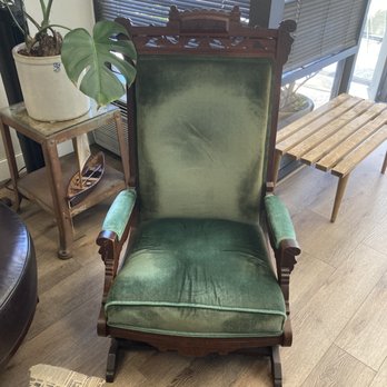 Just Smogs - Waiting room rocking chair....just like my grampas! - Smog Check Stations Near Me - Huntington Beach, California