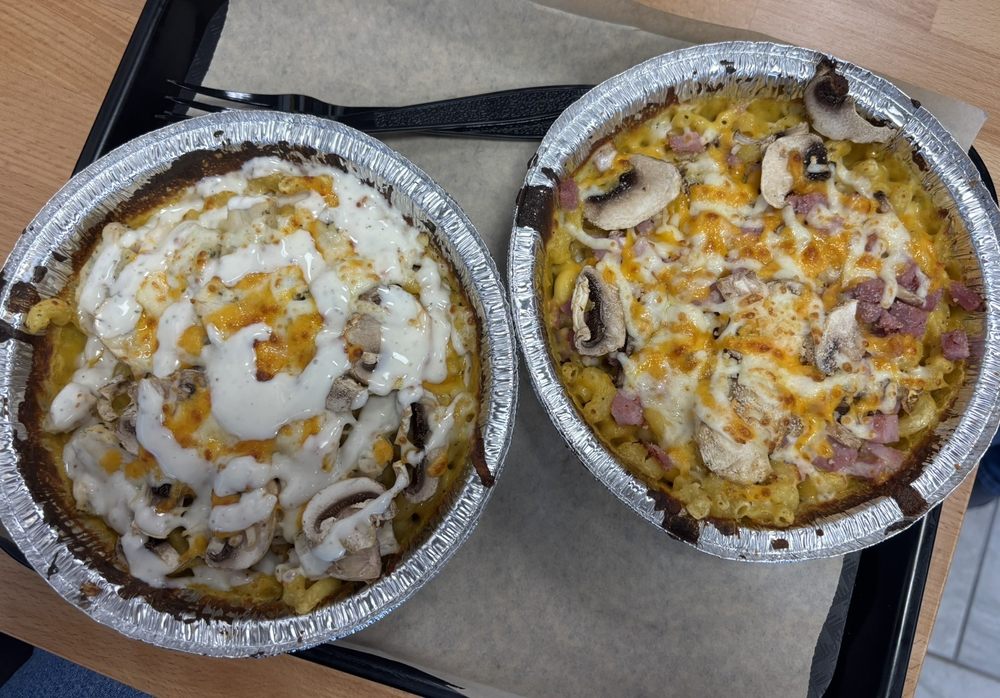 Food from Roni's Mac Bar