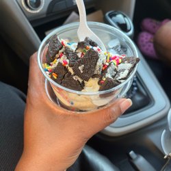 Somerset Splits - Two scoop vanilla Oreo and sprinkles
