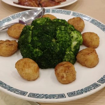 Mayflower Restaurant - This frozen scallop dish in exchange for 8 live surf clam 贵妃蚌? I mistook it for a broccoli dish... - Chinese Near Me - Milpitas, California