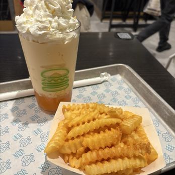 Shake Shack - Shake shack food that I ate today by my self - American Near Me - Hong Kong, HK Shake Shack - Shake shack food that I ate today by my self - American Near Me - Hong Kong, HK