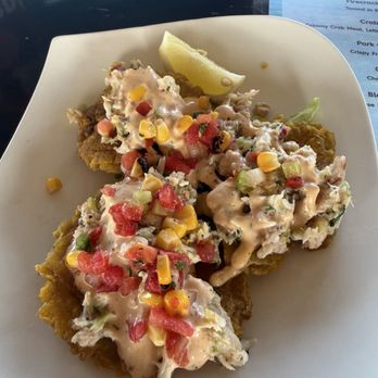 Wahoo's Bar & Grill - Delicious Lump Crabmeat covered tostones - Seafood Near Me - Islamorada, Florida Wahoo's Bar & Grill - Delicious Lump Crabmeat covered tostones - Seafood Near Me - Islamorada, Florida