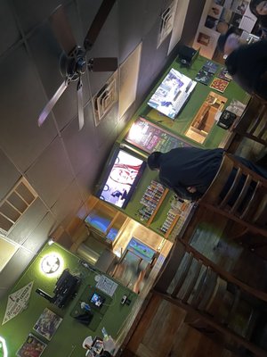 Hampton Station Pizza & Records by null