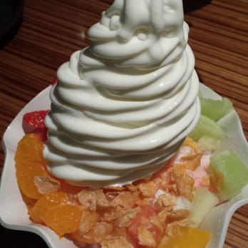 Breeze Bakery Cafe - Shaved Ice, corn flakes, strawberries, passion fruit and yogurt - Bakeries Near Me - Annandale, Virginia