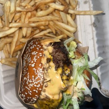 Burger District LA - 2x2 - Burgers Near Me - Los Angeles, California