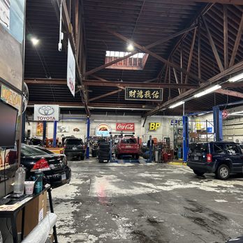 Everett Street Autoworks - Shop interior - Auto Repair Near Me - Portland, Oregon