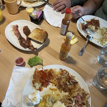 The Egg & Us - Pancakes, Guadalajara Chilaquiles with Chicken Tinga - Breakfast & Brunch Near Me - Issaquah, Washington The Egg & Us - Pancakes, Guadalajara Chilaquiles with Chicken Tinga - Breakfast & Brunch Near Me - Issaquah, Washington
