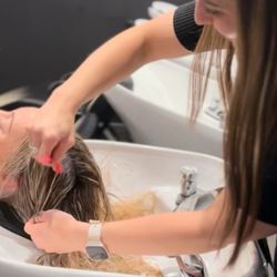 Zazu Salon - Creating dimensional blonde with a custom overlay gloss  Hair by Amberle @amberle.zazusalon.elmhurst