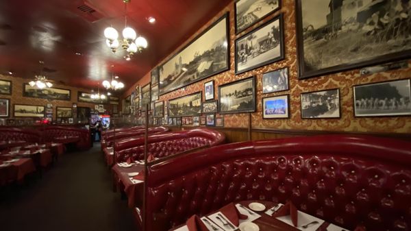 Harry's Plaza Cafe by null