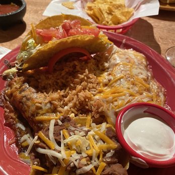 Sam Diego's - Tex-Mex Combo was fantastic - Mexican Near Me - Hyannis, Massachusetts