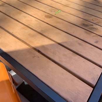 Blaze Pizza - Dirty tables - Pizza Near Me - Eastvale, California