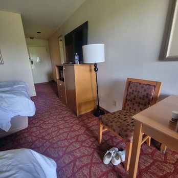 The Lodge at Riverside - Hotels Near Me - Grants Pass, Oregon The Lodge at Riverside - Hotels Near Me - Grants Pass, Oregon