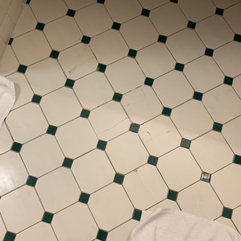 La Quinta Inn by Wyndham Phoenix Thomas Road - The cracked tile - Hotels Near Me - Phoenix, Arizona
