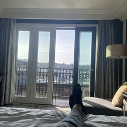 Room 402