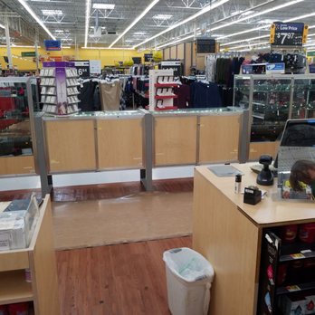 Walmart Supercenter - Um. Does someone work here ?? Do I need to apply to check my own stuff out - Department Stores Near Me - Idabel, Oklahoma
