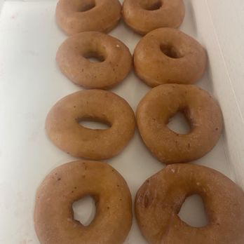 Krispy Kreme - The Strawberry Glazed donuts I received vs what I was supposed to get - Donuts Near Me - Homewood, Illinois Krispy Kreme - The Strawberry Glazed donuts I received vs what I was supposed to get - Donuts Near Me - Homewood, Illinois