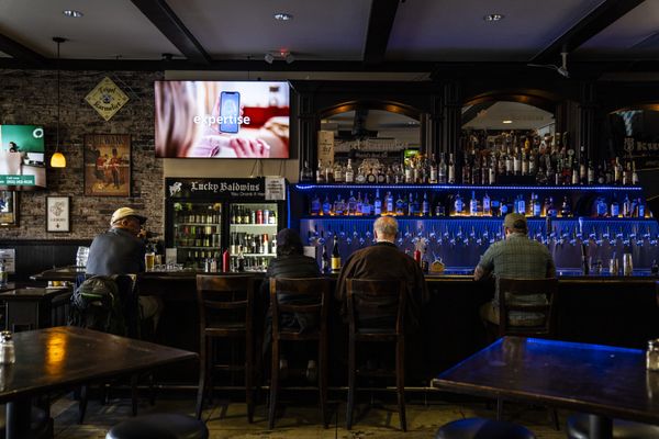 Lucky Baldwin's Pub by null