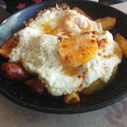 el chato - Delucious "broken egg and sausage"