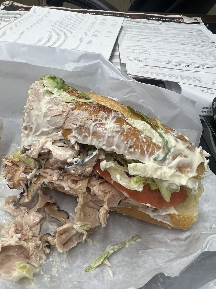 LAKE AVE DELI Updated October 2024 25 Reviews 250 Lake Ave, Saint