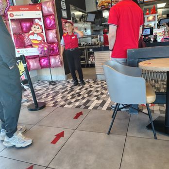 Jollibee - One of the employees who walked away from preparing my order to take more photos - Fast Food Near Me - Las Vegas, Nevada Jollibee - One of the employees who walked away from preparing my order to take more photos - Fast Food Near Me - Las Vegas, Nevada
