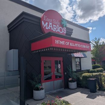 East Side Mario's - Entrance facing Steeles Avenue West - Italian Near Me - Toronto, Ontario