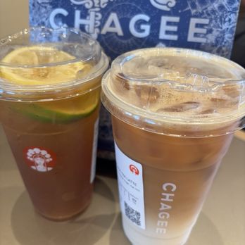 Chagee Modern Teahouse - peach oolong lemon tea (left) & ceylon black tea latte (right) - Tea Rooms Near Me - Ontario, California Chagee Modern Teahouse - peach oolong lemon tea (left) & ceylon black tea latte (right) - Tea Rooms Near Me - Ontario, California