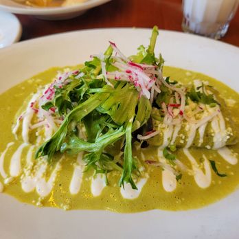5 Rabanitos - Chicken tamale in green sauce - Mexican Near Me - Chicago, Illinois