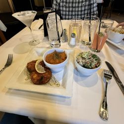 Serafini - Salmon croquettes, sweet potatoes and coleslaw