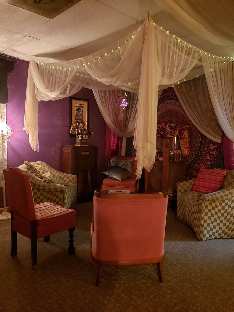 Mon Cirque Wine Bar Image