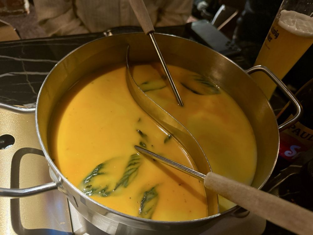 Chois Hotpot & Lounge