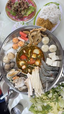 Lẩu Hải Sản by null