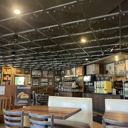 New York Bagel Cafe - Inside